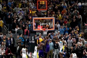 爱游戏官网-詹姆斯连续十五场比赛得分超过出色防守，曼联不断突破！